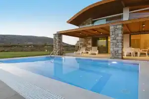 Semi-detached house with private pool, Lardos