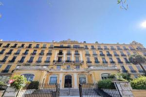 LE CASTEL Superbe appartement climatisé pour 4 personnes au centre ville de Hyères Apartments, Hyeres