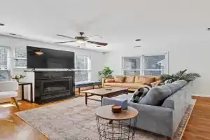 Old Town 3bd 3ba Coach House, Garage Parking Incl, Chicago