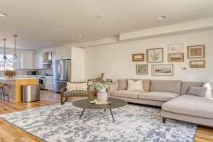 Spacious Townhome Combination for the Whole Family Guest house, Portland