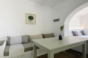 Phaedrus Living Cycladic Residences 4 Apartments, Logaras