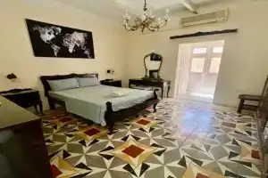 Triple bedroom in Beautiful Townhouse, St Julians