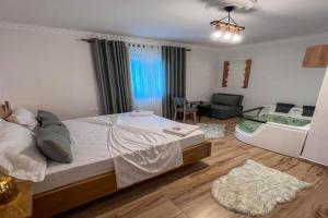 Hotel Zallina, Bajraku i Thethit