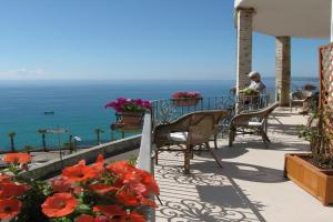 Villa Erriquez Salento, Castro