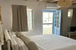 Nesa Paros Apartments, Naousa