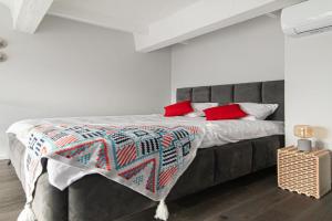 Brand-new & Stylish Loft - Hip District Uptown by Reside Baltic Apartments, Vilnius