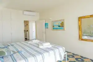 Villa Liliana - Stella Marina - Trilocale Elegante con Balcone Vista Mare - Accesso Diretto alla Spiaggia, Varigotti