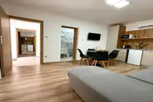 Zen apartmanház, Gyula