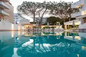 Hotel Kapri, Golem