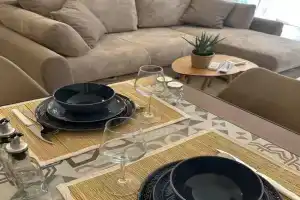 Tara Apartments, Bar