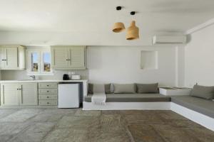 Phaedrus Living Cycladic Residences 10 Apartments, Logaras