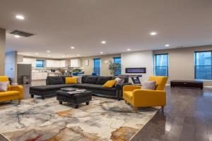 Near Downtown-2 En-Suites - Garage - Sleeps 9, Indianapolis