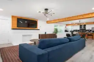 Chic 3BR Bungalow with Screened Porch & Patios Guest house, Atlanta