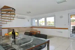 Gumbek11, Two Story, Two-Bedroom Apartment by the Sea, Donje Petrcane