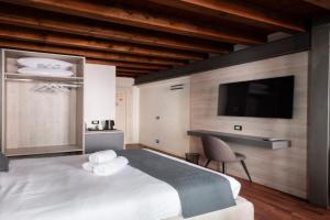 GuestHost - Santo 86 Luxury Rooms, Padua