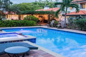 Family 4 Bedroom 3 Bathroom Pool Home with Huge Yard, Bradenton