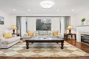 Elegant 5-Bedroom Family Home Patio & Fireplace, Mississauga