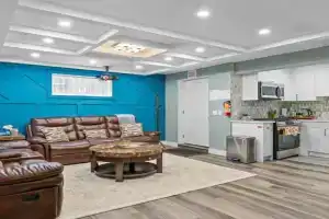 Private Family Entertainer's Suite Guest house, Calgary