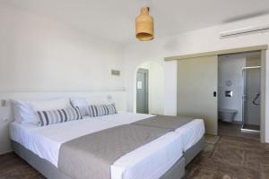Phaedrus Living Cycladic Residences 5 Apartments, Logaras