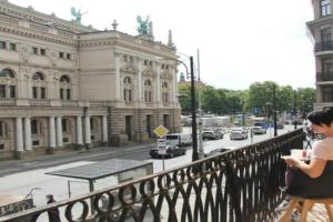 Apartamenti z vidom na Operniy teatr, Lvov