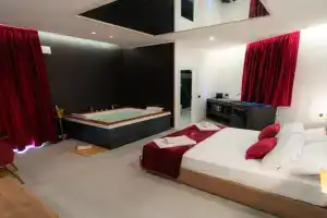 5 Stars - Exclusive Luxury Suites with a jacuzzi, Trapani