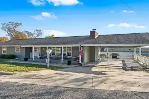 Branson Downtown Beauty - 4 BDR Home Sleeps 15 Guest house, Branson