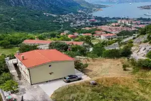 Dejana Apartments, Kotor