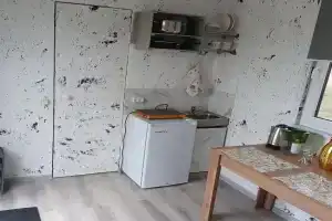 INHouse Village, Kara-Oy