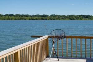 Lakefront - Private Fishing Dock - Ample Parking Guest house, Lakeland