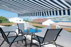 Starman Apartments, Pag