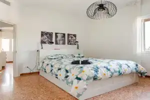 Golden House Venice Yellow -, Mirano