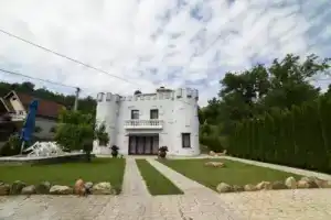 Dvorac Castelo DB 2022 Hotel, Vrnyachka Banya
