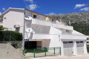 Apartments with parking space Igrane, Makarska - 24696, Drasnice