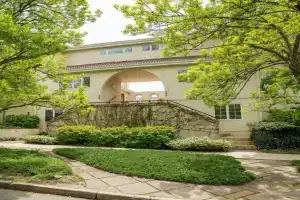 Heart of Cherry Creek Group Retreat Hot Tub Guest house, Aurora