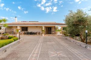 Villa Domus Olea by Just Houses SRL, Muro Leccese