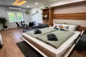 Fehér Balaton Apartman, Balatonalmadi