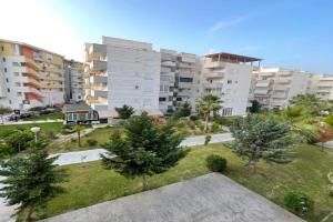 Apartment 5 Qerret Albania, Golem