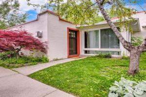 Earthy Pearl 1 Bedroom Suite at the Depot, Boise