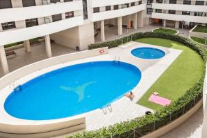 Contemporary 2BR with Pool & Gym Apartments, Cornella de Llobregat