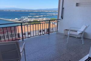 Appartement 4 couchages, balcon avec vue panoramique, parking, radiateurs électriques Apartments, Roses