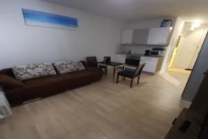 1-Zi Apartment Nähe U-Bahn U-3, Balkon, Garage, Munchen
