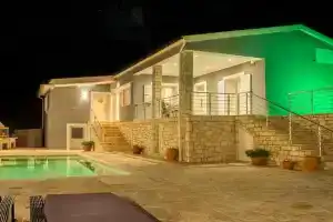 Villa Voka, Acharavi