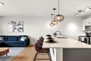 E426 Luxury 3 Bedroom Condo In Downtown, Minutes From Convention Center & US Bank Arena, Minneapolis