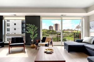 E501 Spacious & Stylish 2bedroom Condo In Downtown, Minutes From Convention Center & US Bank Arena, Minneapolis