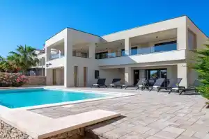Beautiful Home In Guest house, Srima