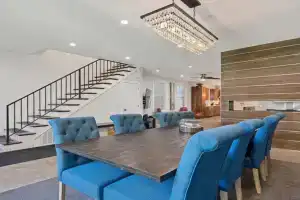 Wicker Park 6bd 4ba, Steps from CTA, Parking Incl home Guest house, Chicago
