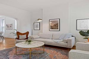 Newly Updated Vintage 6 Bedroom Single Family Home home, Chicago