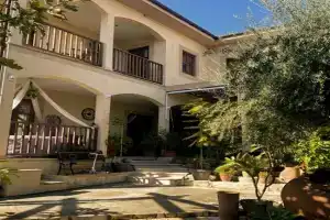 Olive Tree House, Anoyira