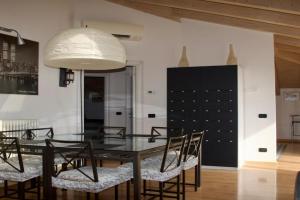 Stupenda mansarda con balcone Apartments, Como