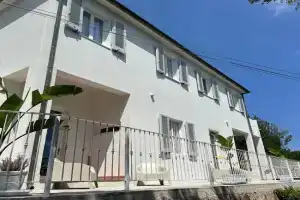 Villa Viola Rooms, a 200mt dalla spiaggia di, Procchio